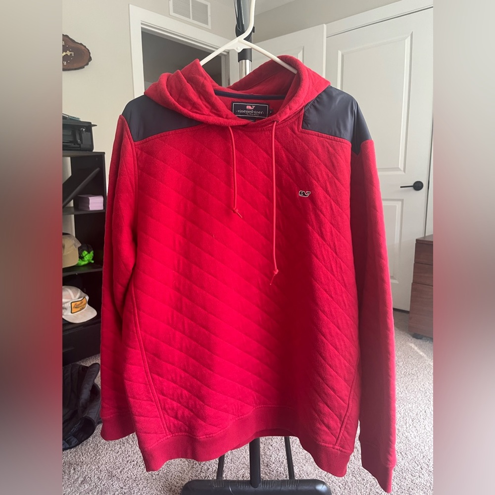 Quilted Long sleeve hoodie. Vineyard vines